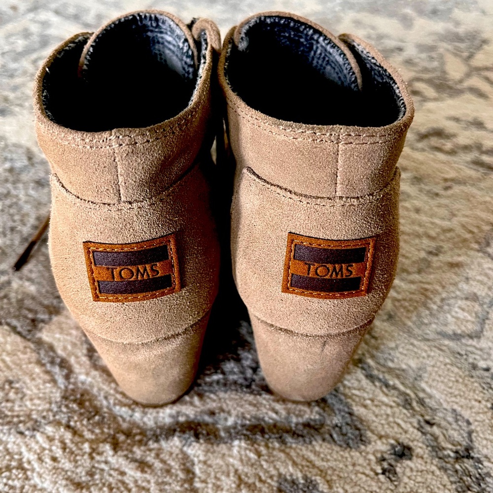 TOMS suede boots - excellent condition